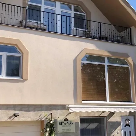 Rita-var Szallashely Aparthotel *