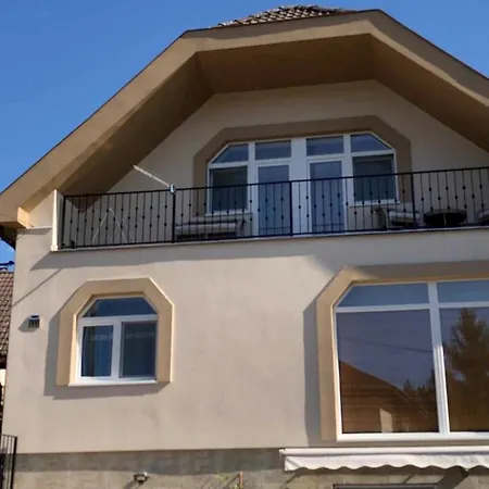 Rita-var Szallashely *