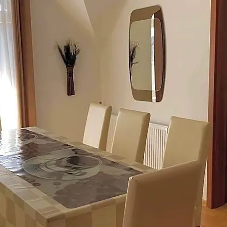 Ξενοδοχείο με διαμερίσματα Rita-var Szallashely 3*