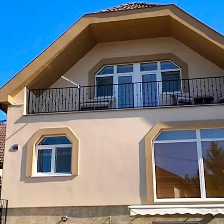 Rita-var Szallashely شقة فندقية 3*