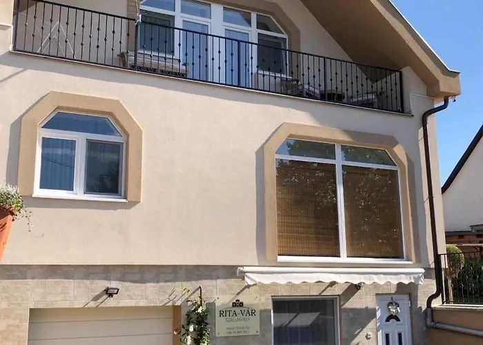 Rita-var Szallashely Aparthotel 3*